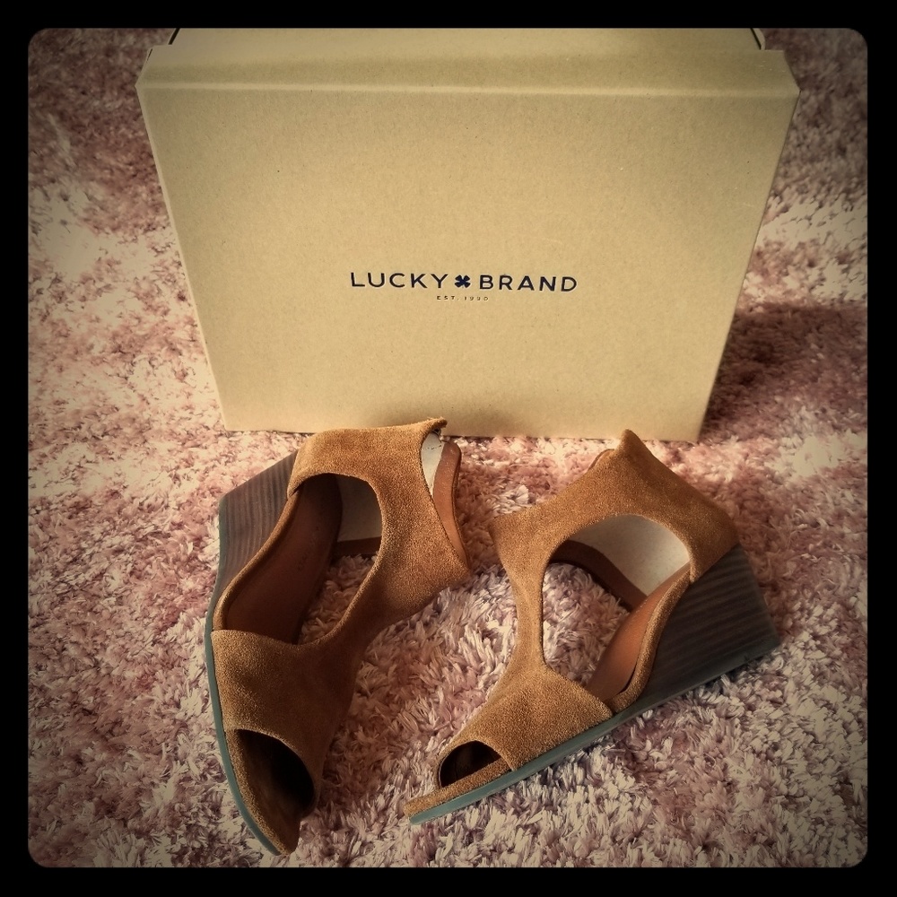 Lucky | Open Wedge